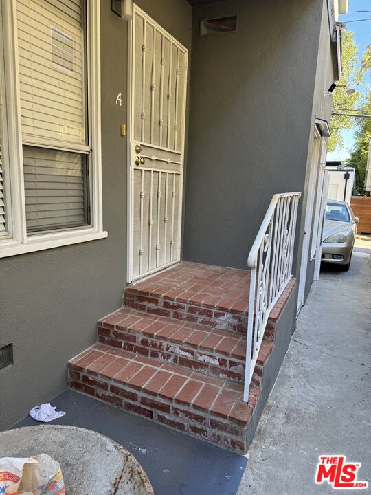 Santa Monica Condo: 1245 Chelsea Avenue