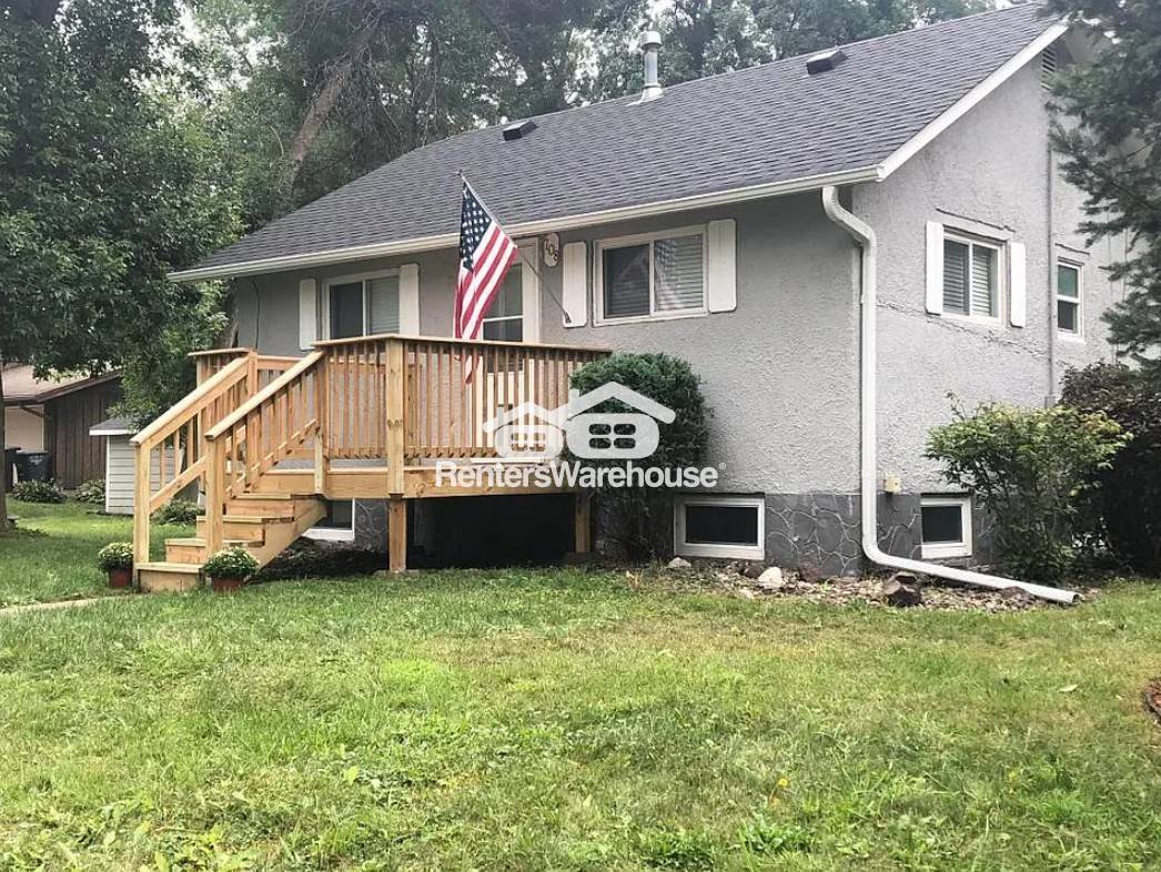 Forest Lake House: 708 10th Ave SE