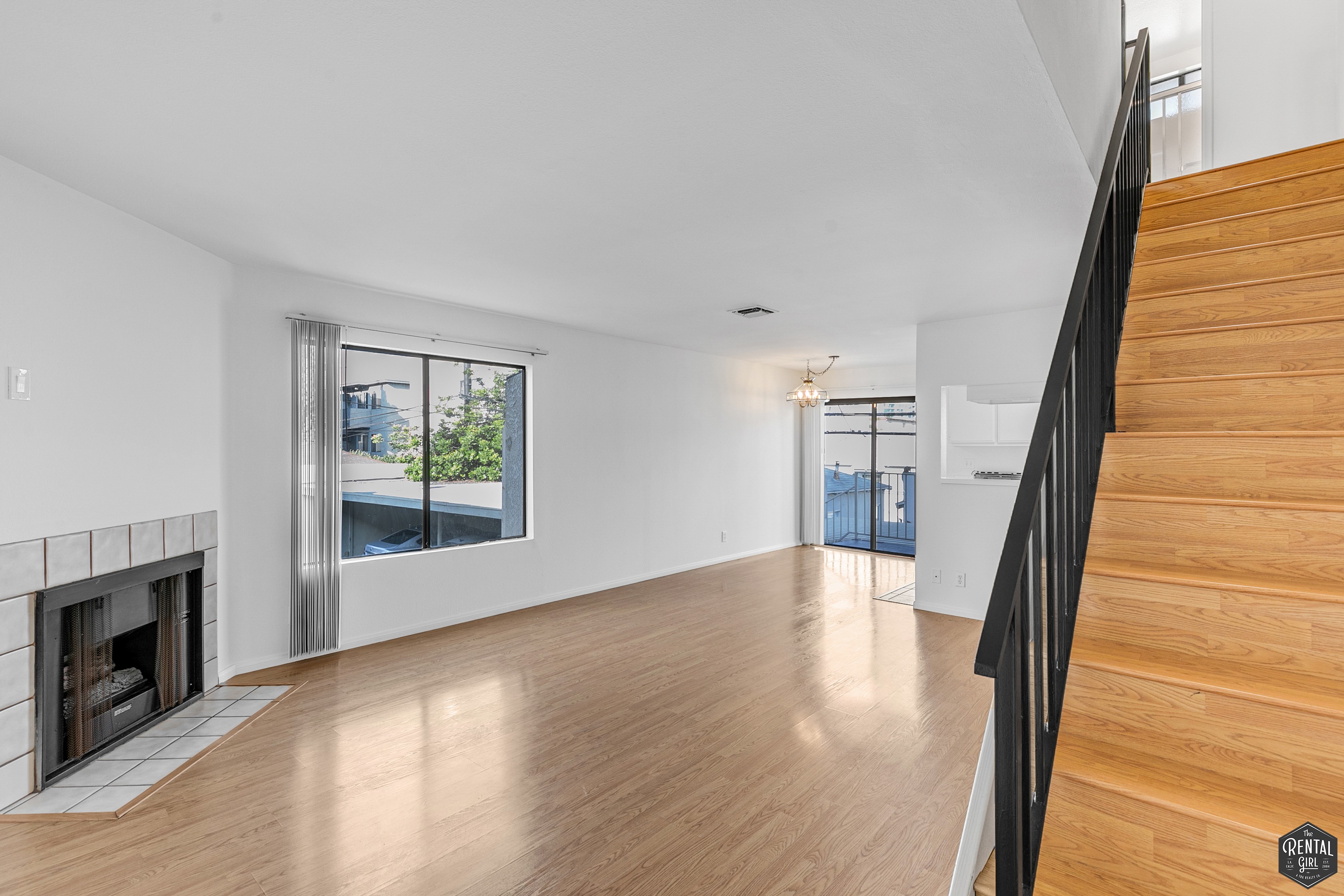 Los Angeles Condo: 2490 Purdue Ave