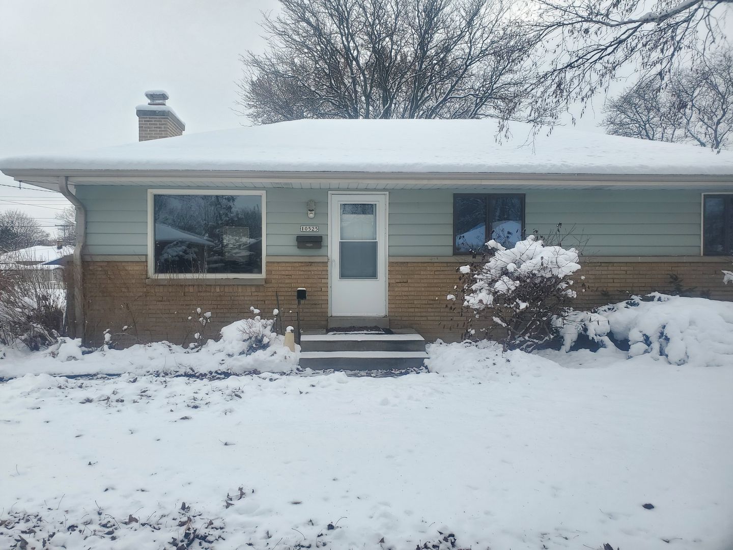 Milwaukee House: 10525 W Custer Ave