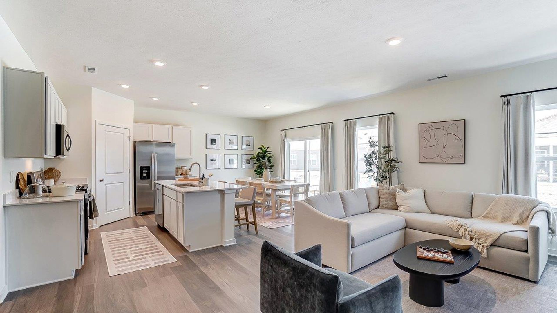 Plain City House: 406 Emily Dr