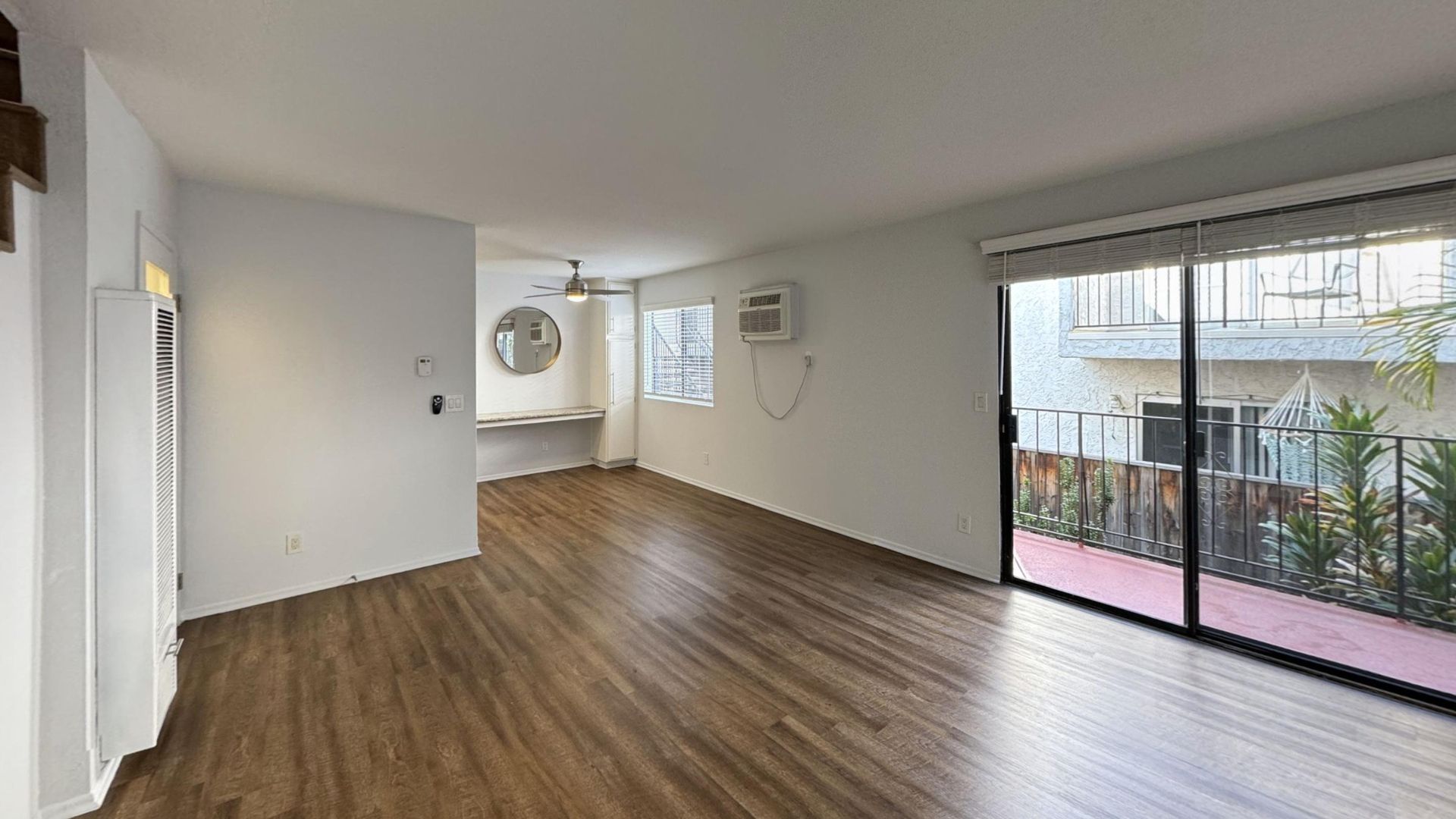 Los Angeles Condo: 4071 Mclaughlin Ave