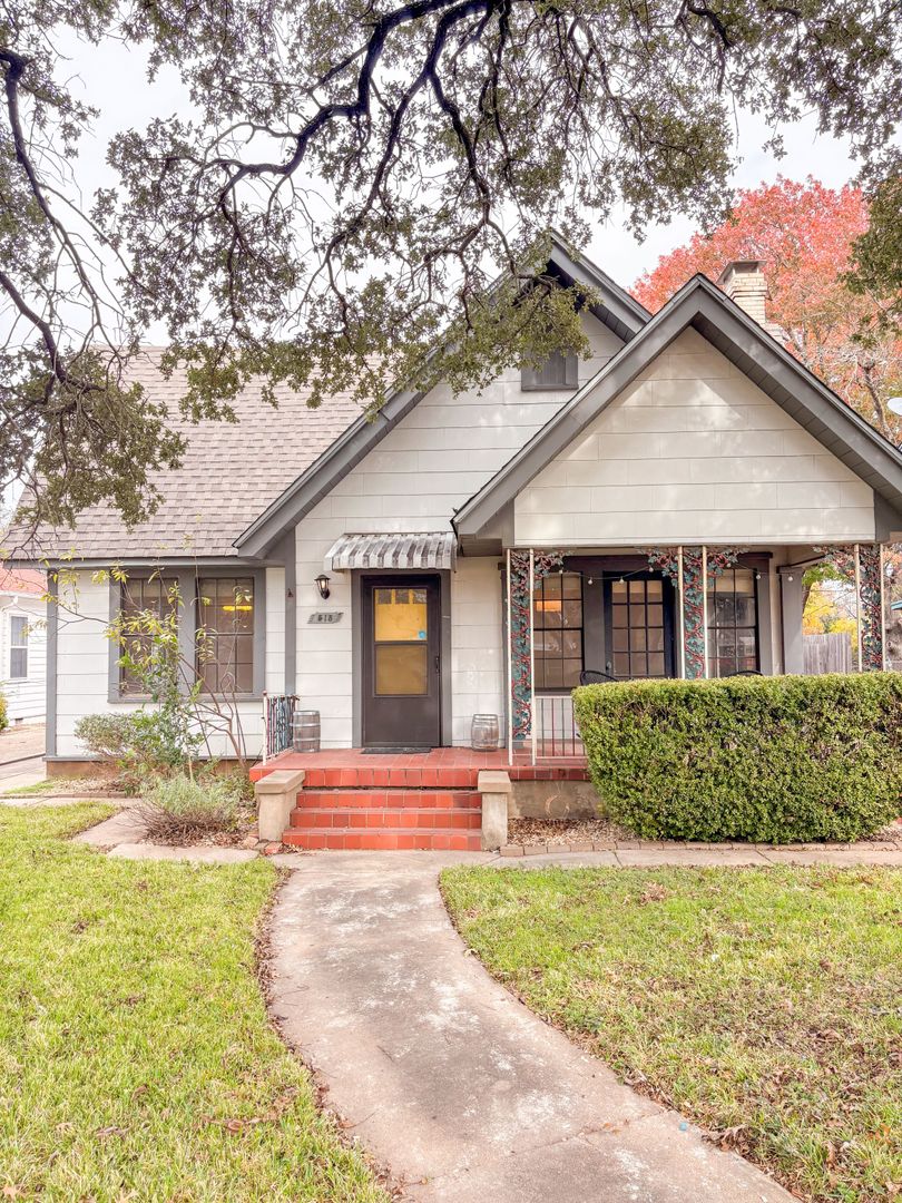 Waco House: 515 N 32nd St