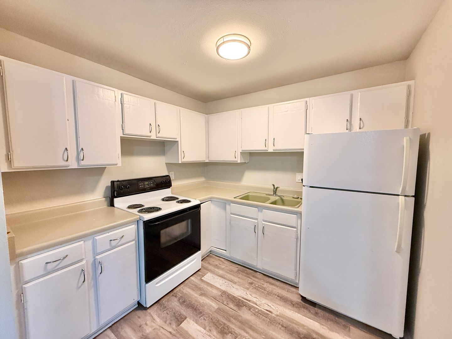 Pueblo Condo: 1660 Moore Ave.