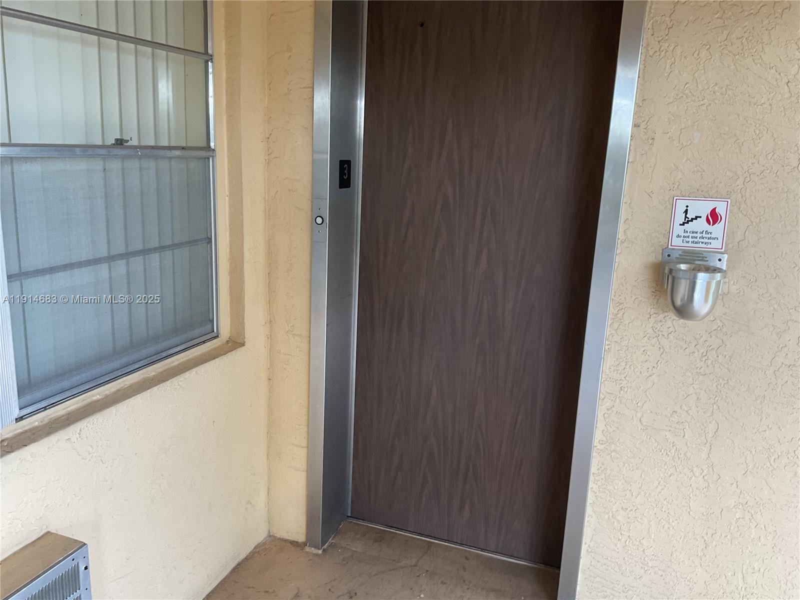 Hollywood Condo: 301 Cambridge Road