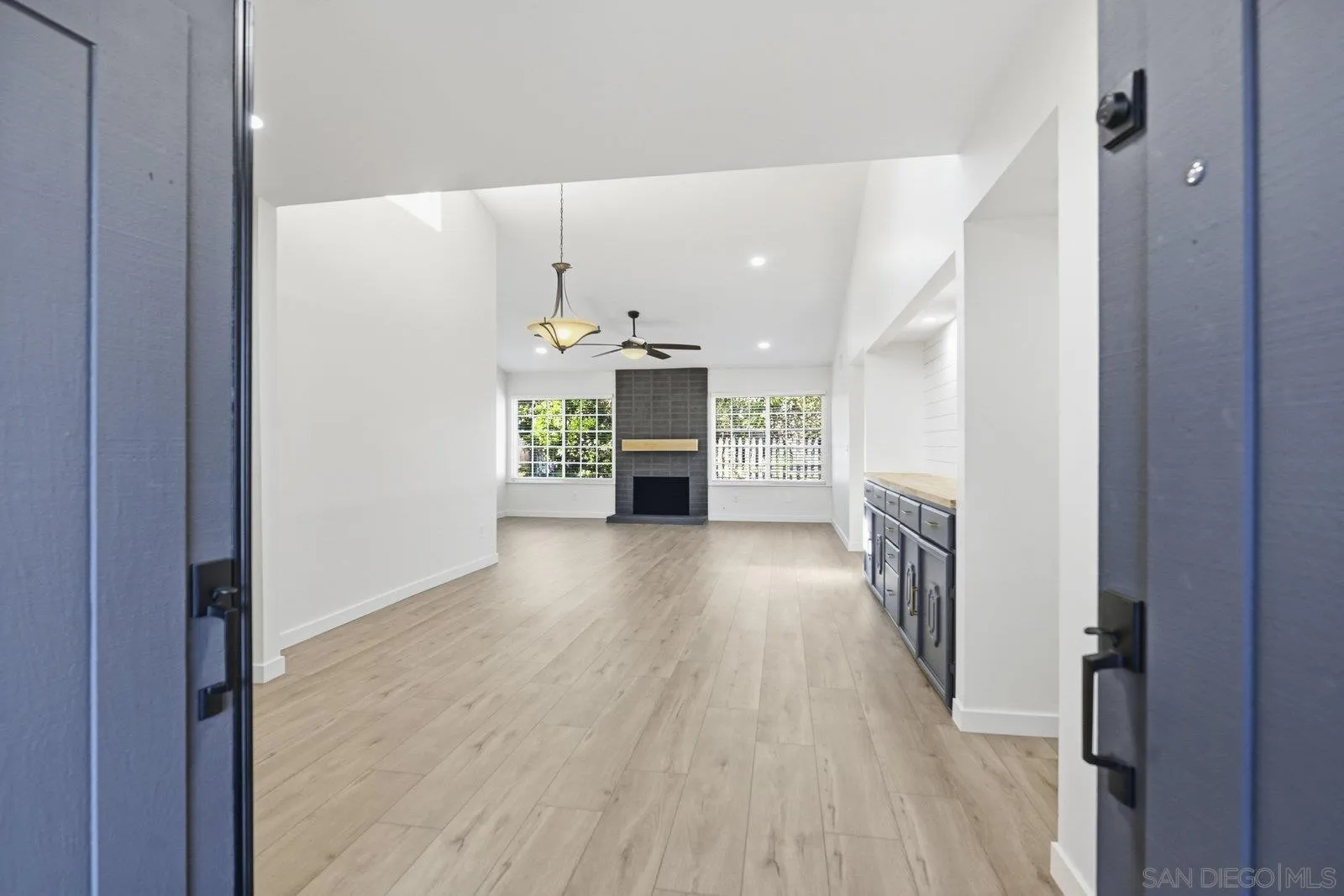 San Marcos Condo: 362 Via Los Arcos