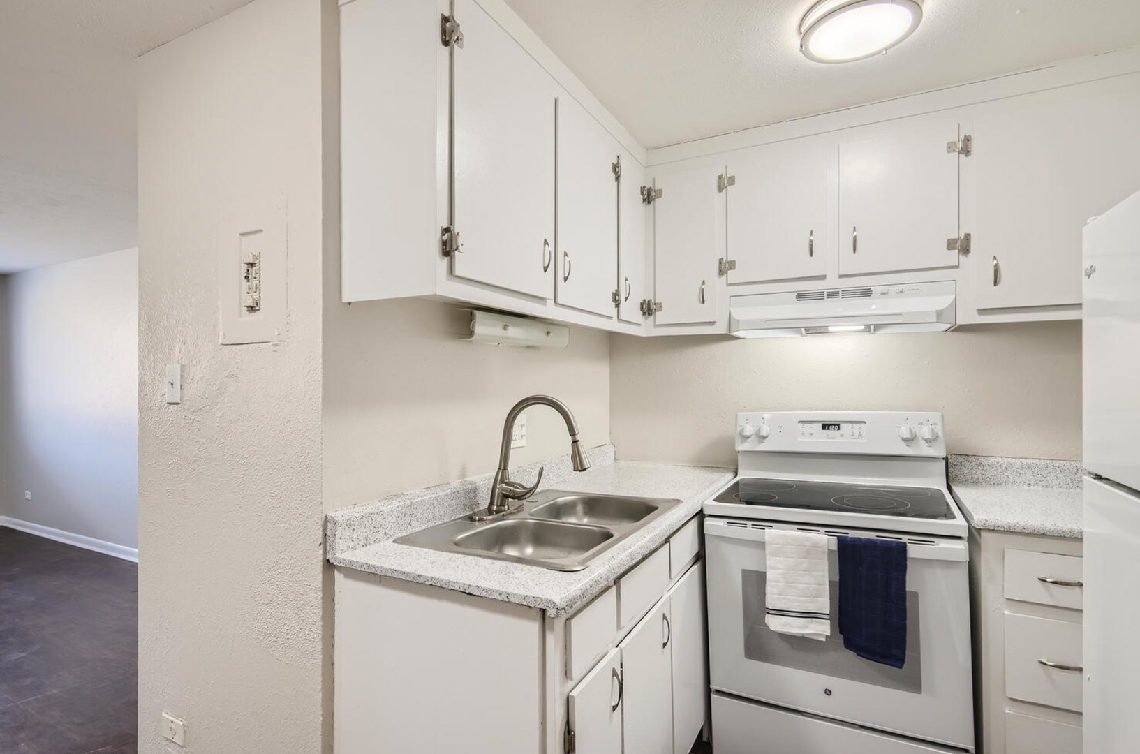 Denver Apartment: 1400 W Mississippi Ave