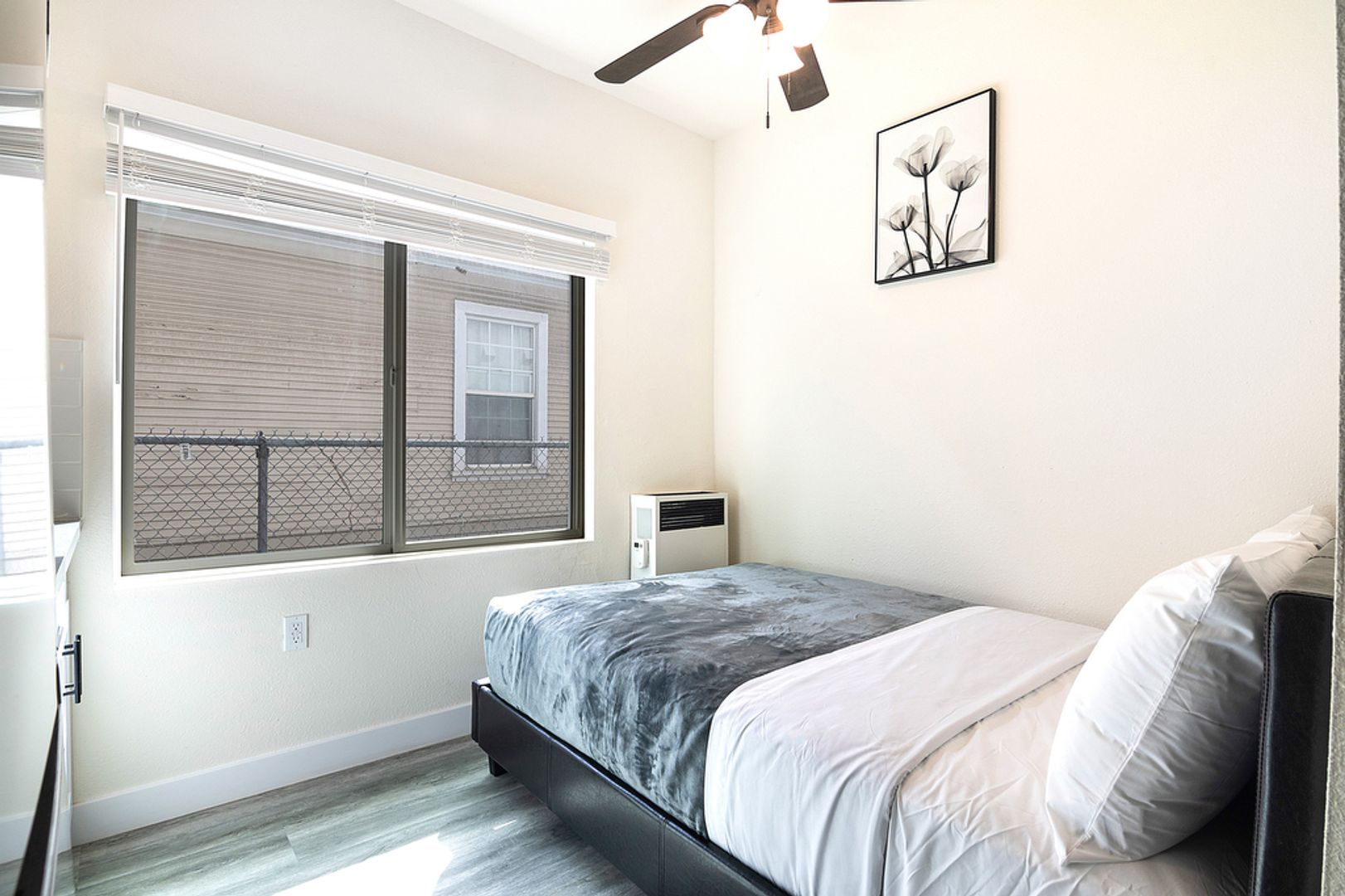 Los Angeles Apartment: 440 E 27th St