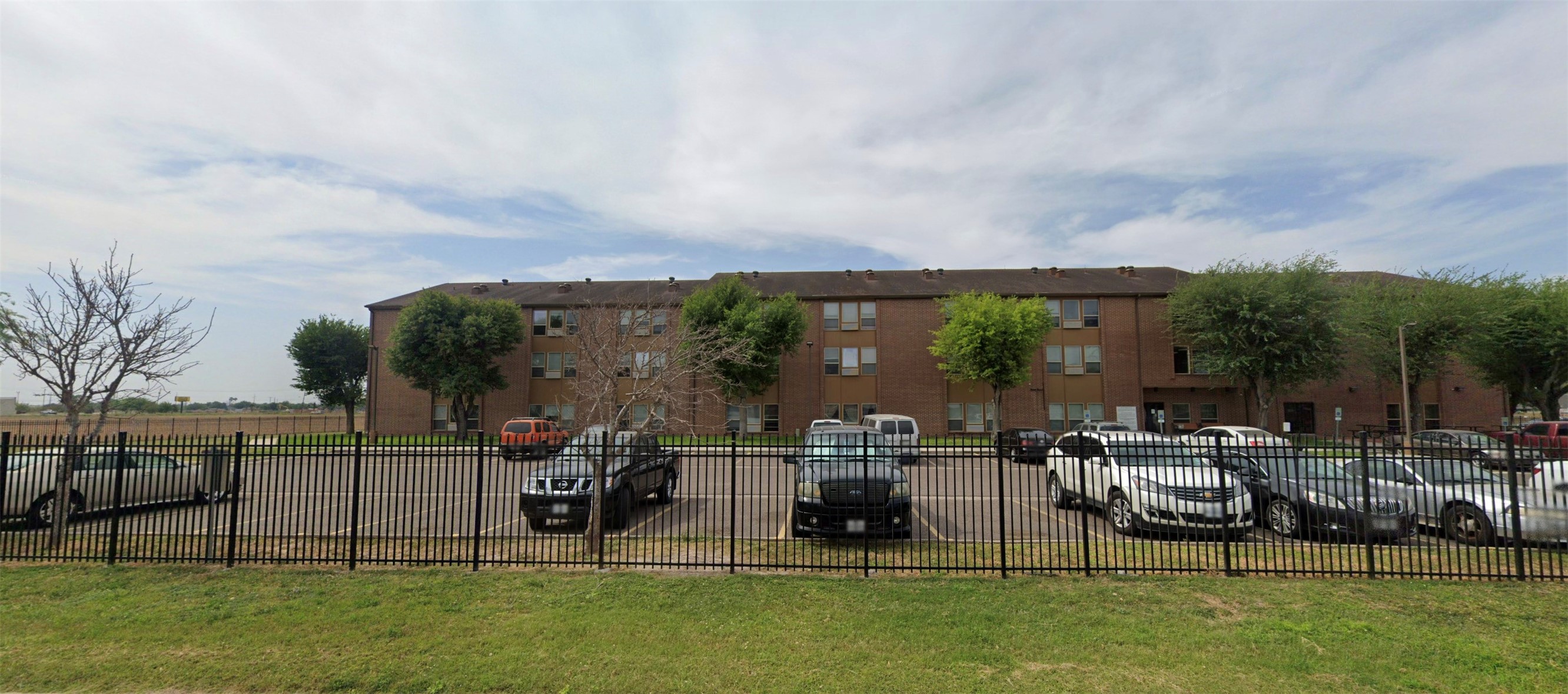 Mission Condo: 900 Los Ebanos Road