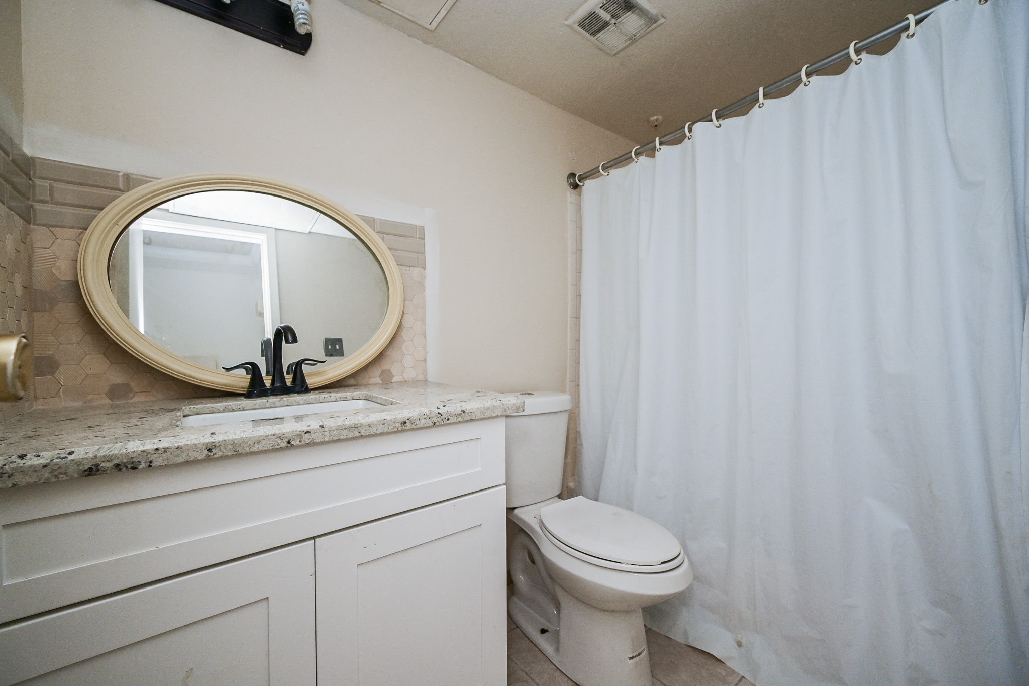 Houston Condo: 3900 Woodchase Drive