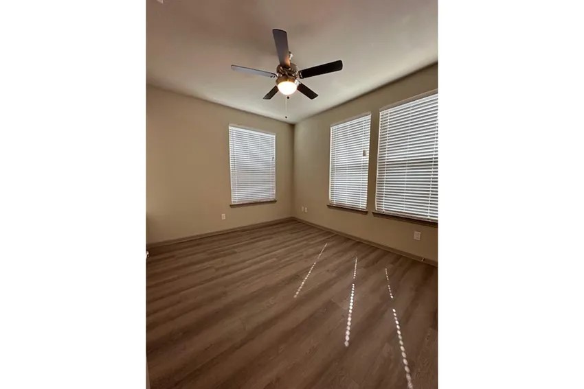 Pharr Condo: 501 West Sam Houston Avenue