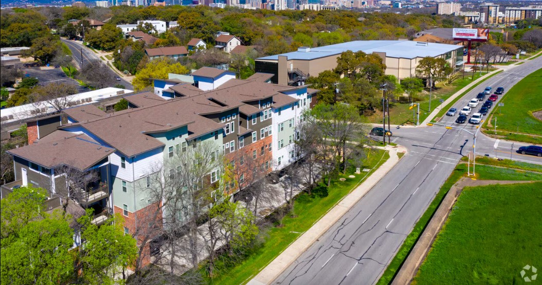 Austin Condo: 1800 South I- 35 Service Road