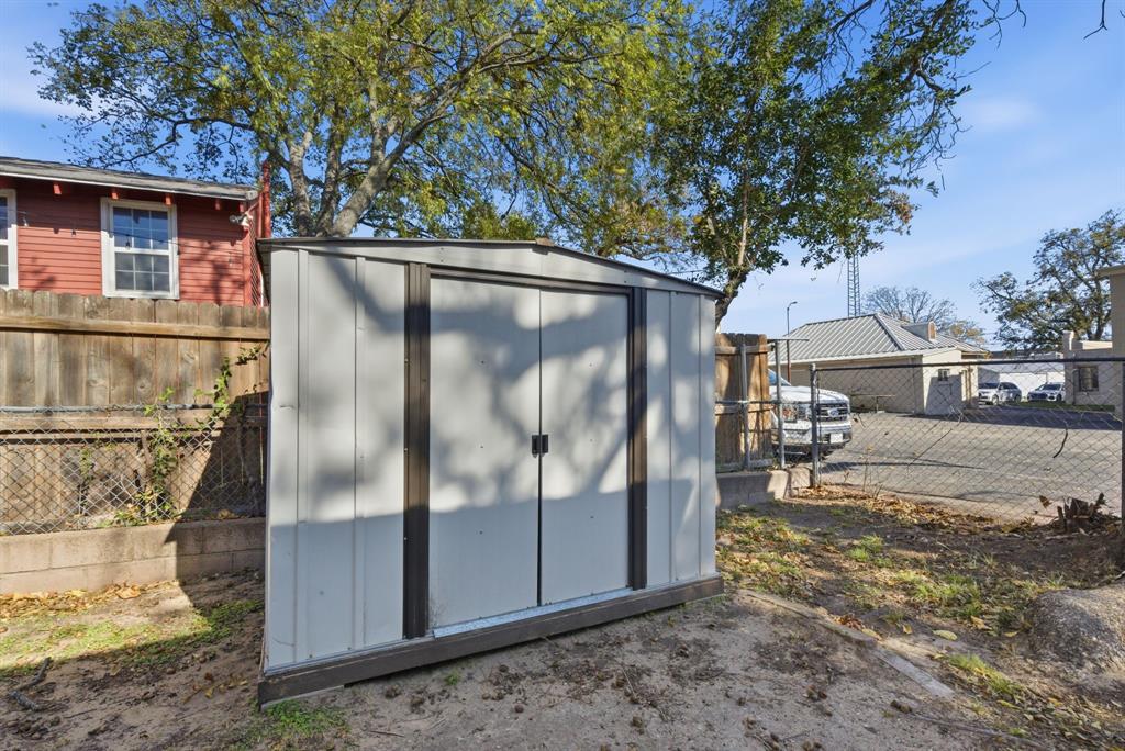 Weatherford Condo: 128 West Oak Street