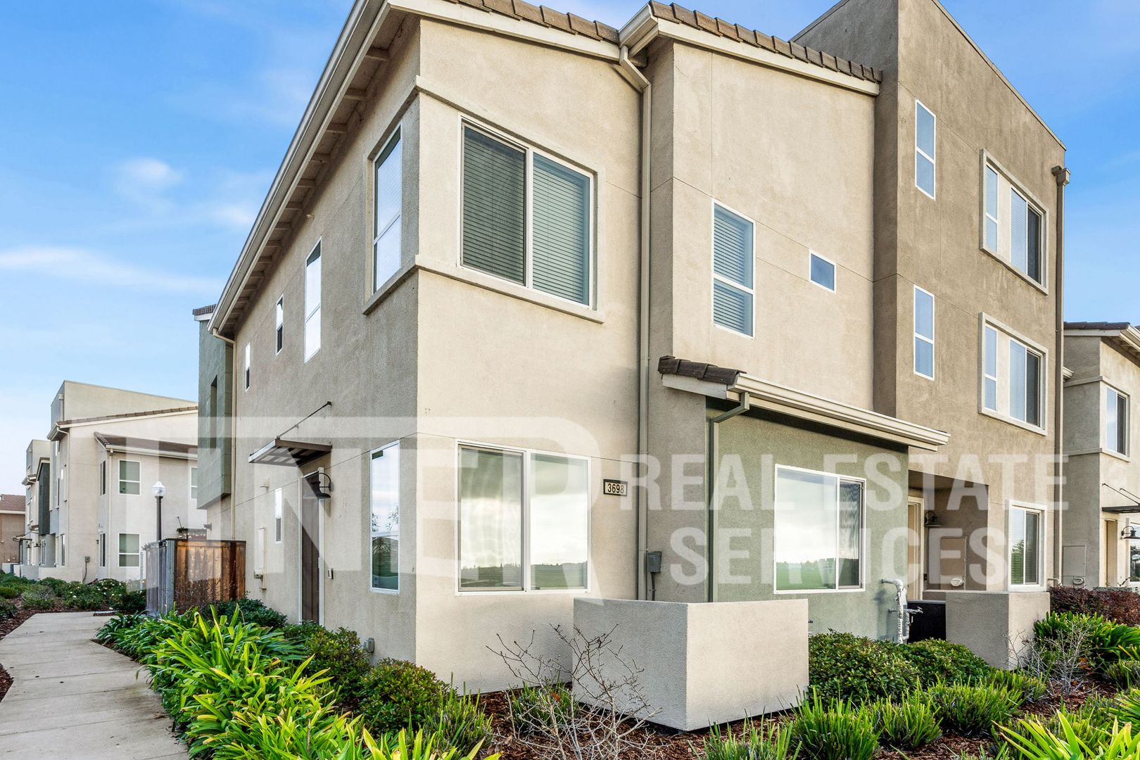 Sacramento House: 3698 E Commerce Way