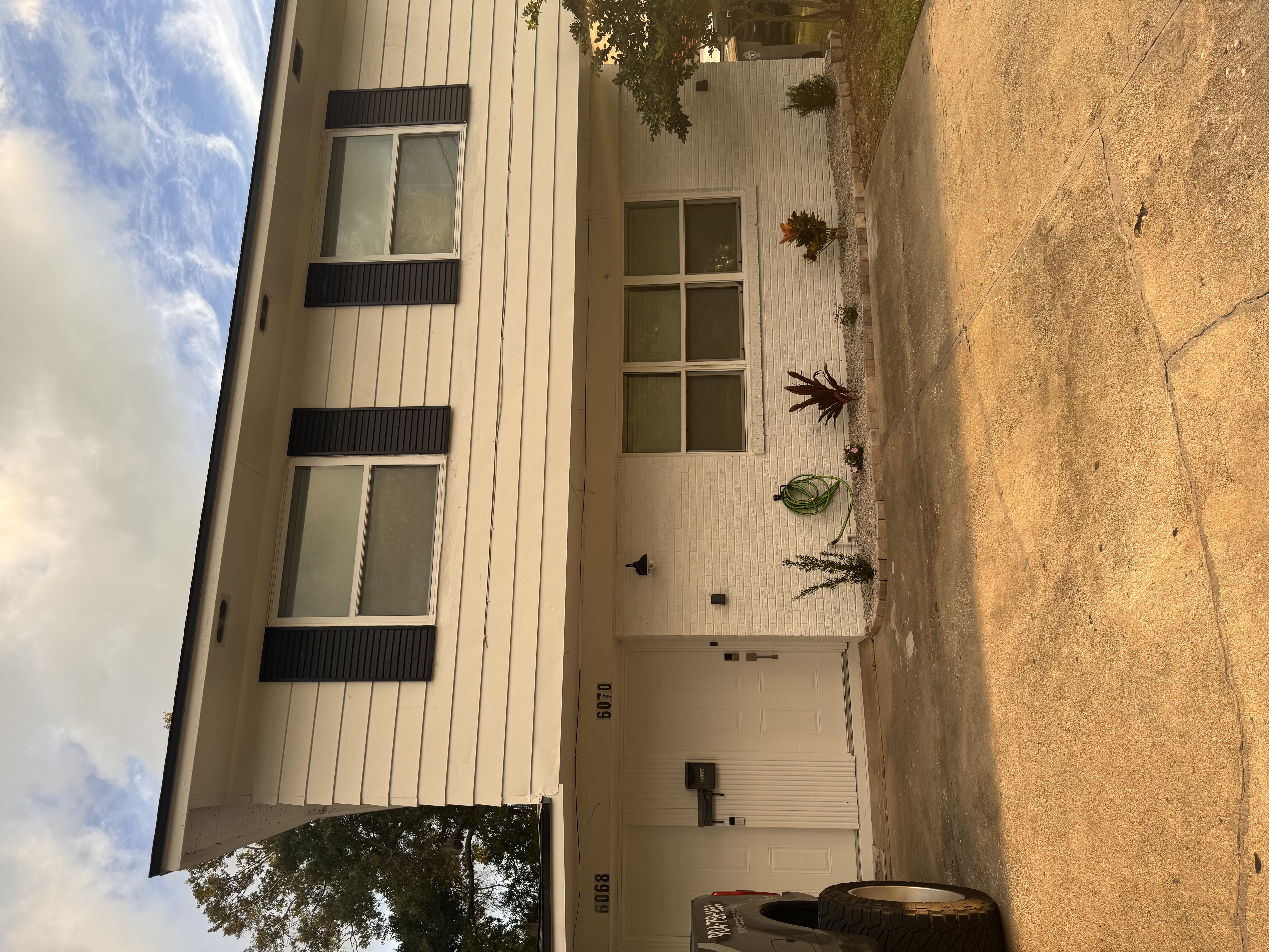 Jacksonville House: 6070 Longchamp Dr