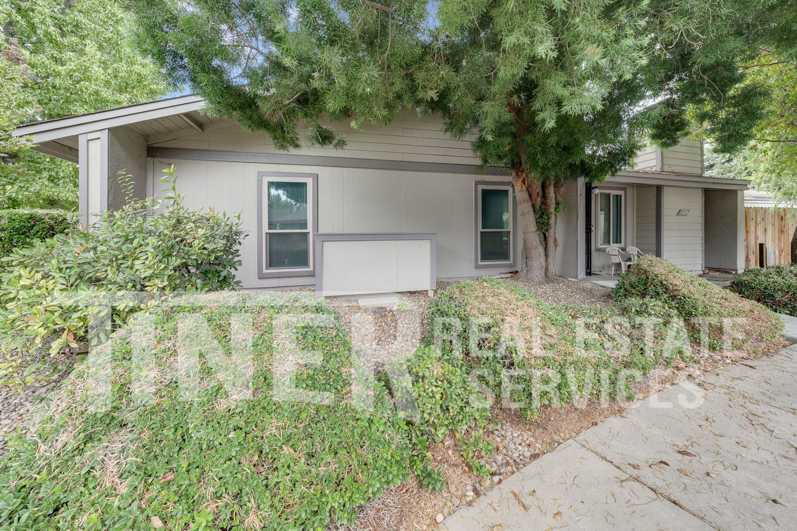 West Sacramento House: 324 Bridge Pl