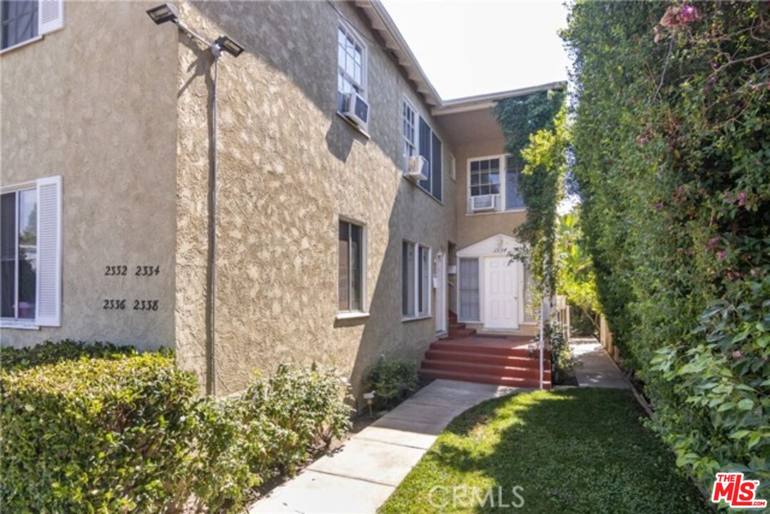 Burbank Condo: 2334 Keeler Street