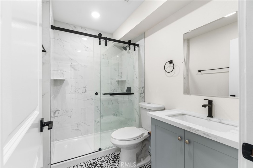 San Pedro Condo: 523 West 12th Street