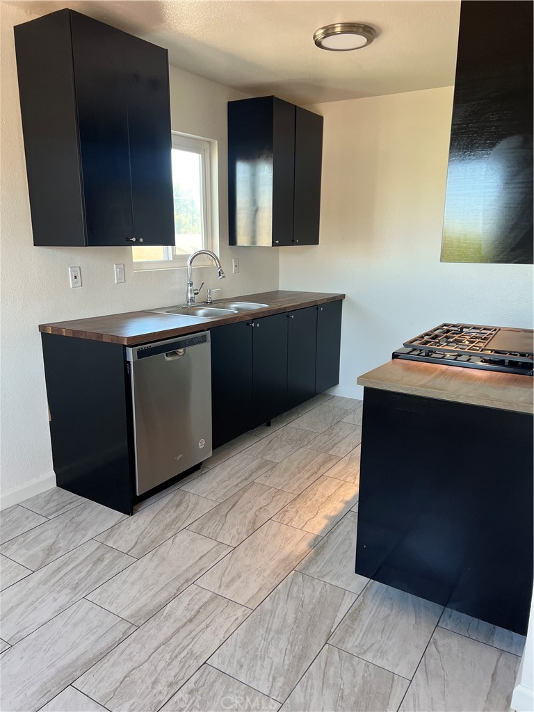 Palmdale Condo: 454 East Ave Q3