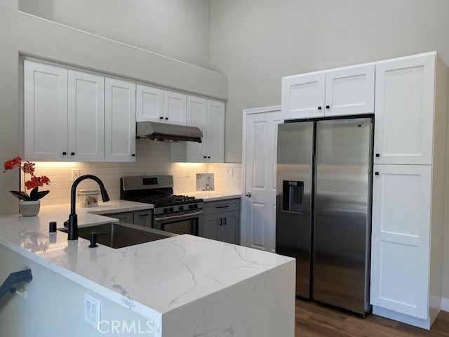 Irvine Condo: 2003 Ladrillo Aisle