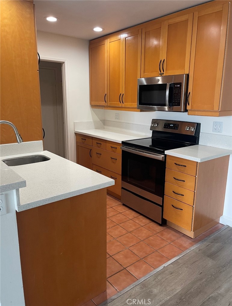 Los Angeles Condo: 8530 Holloway Drive