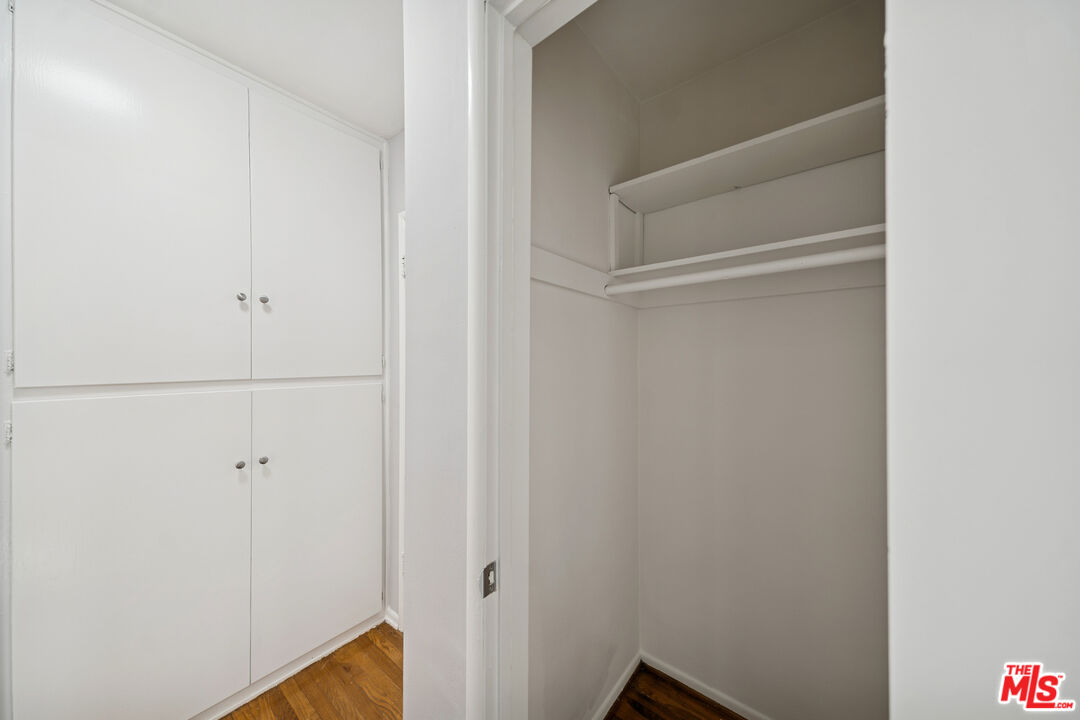 Valley Village Condo: 5329 Vantage Avenue