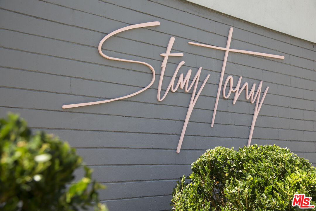 West Hollywood Condo: 8911 Cynthia Street