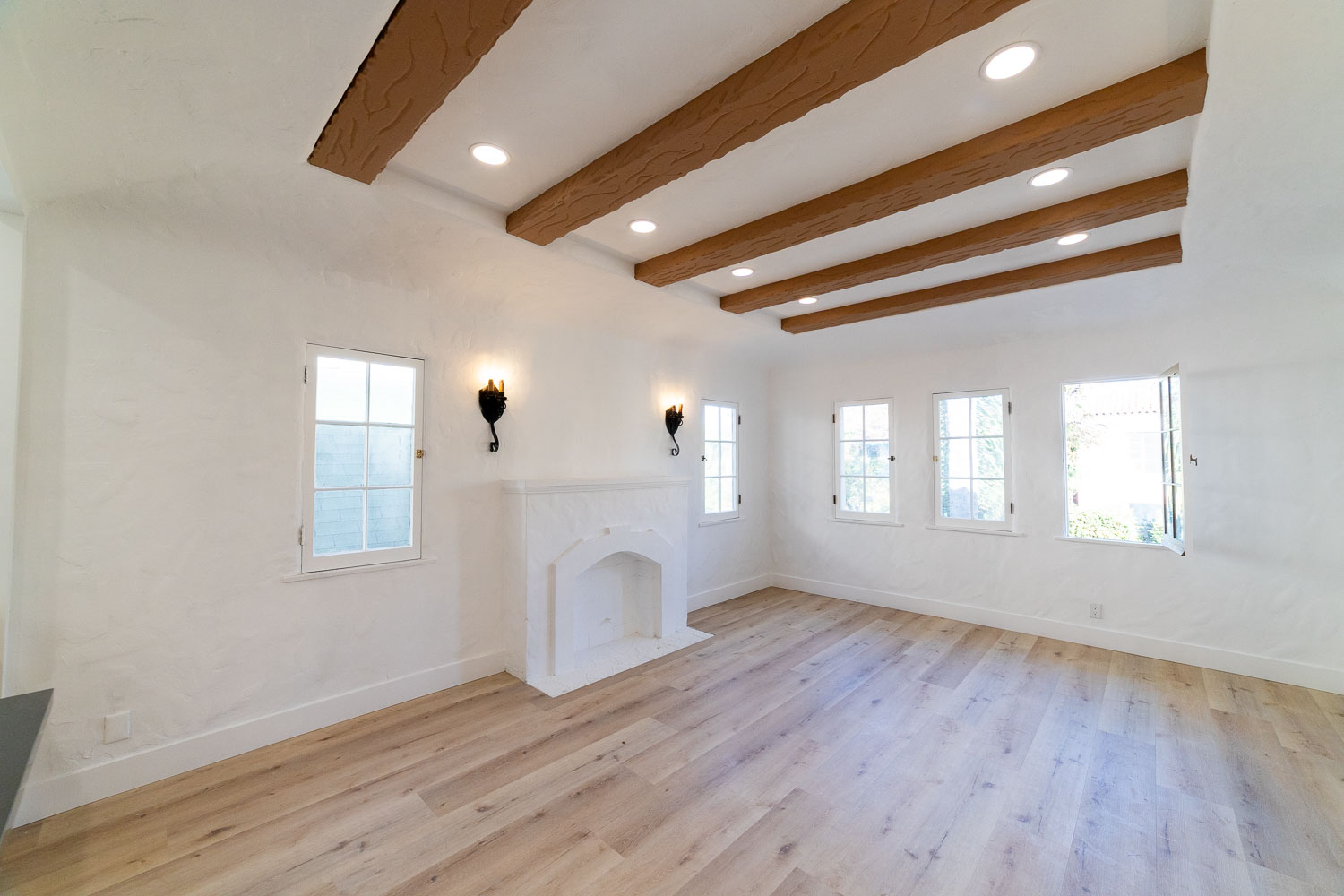 Los Angeles Condo: 6218 S Orange St