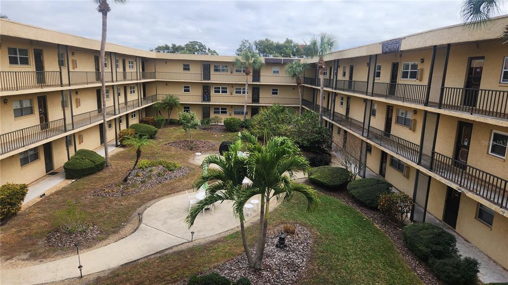 Largo Condo: 11485 Oakhurst Road