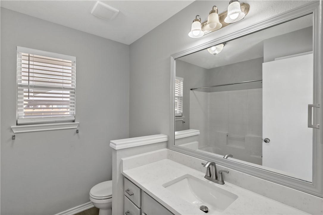 College Station Condo: 1002 Crested Point Drive