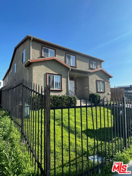 Los Angeles Condo: 3988 Denker Avenue