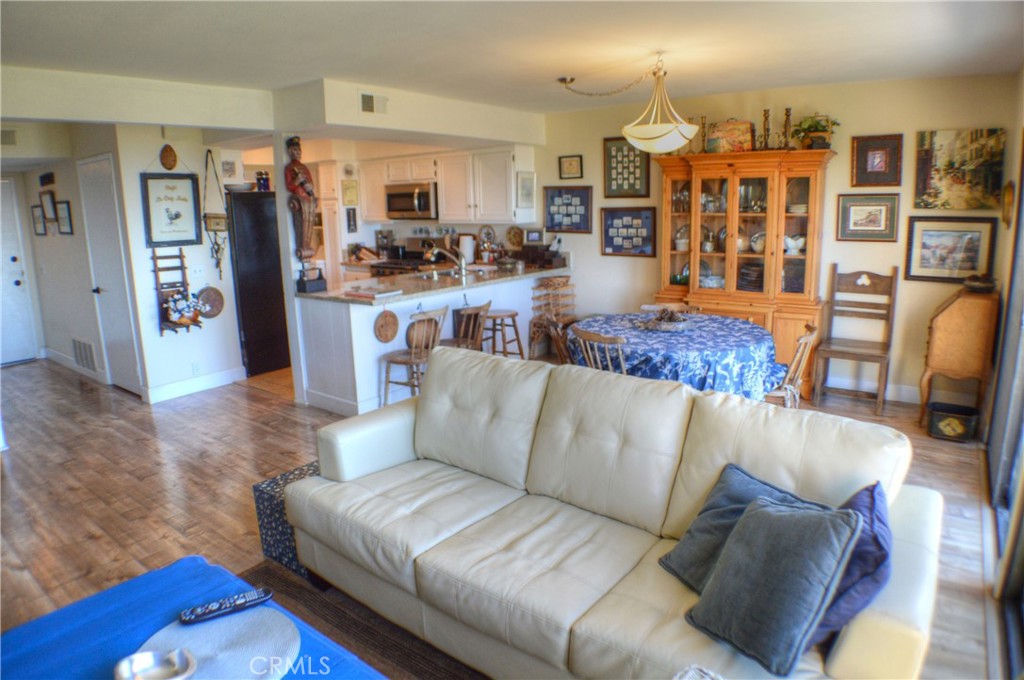 San Clemente Condo: 146 Avenida Baja