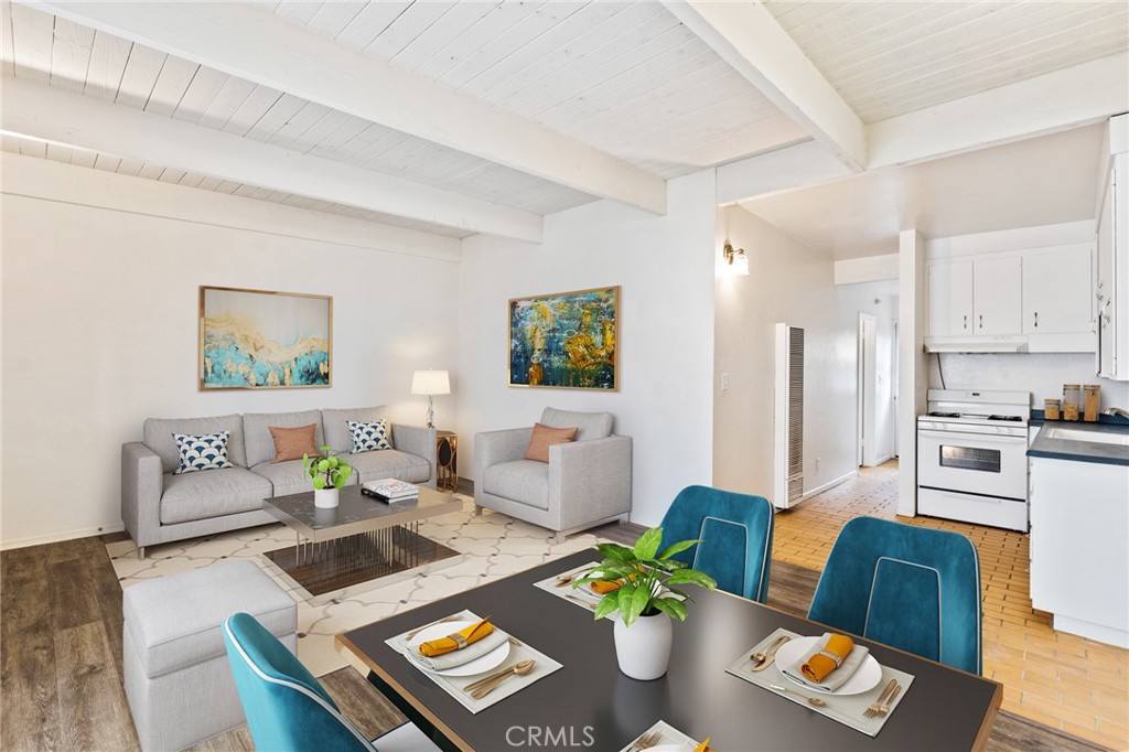 San Clemente Condo: 102 Avenida Pelayo