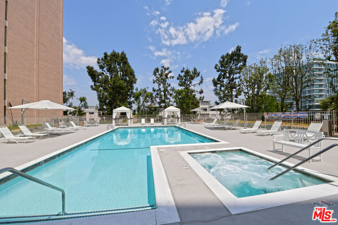 Los Angeles Condo: 100 South Doheny Drive