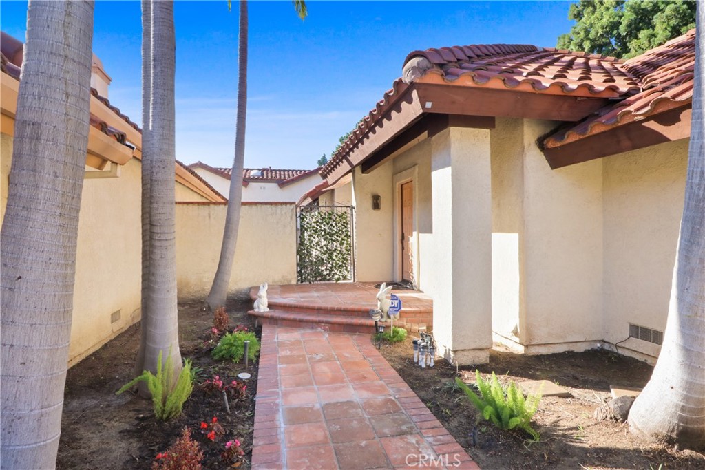 Irvine Condo: 22 Fabriano