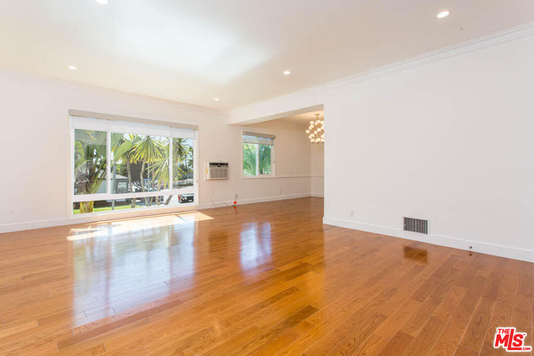 West Hollywood Condo: 1204 North Crescent Heights Boulevard