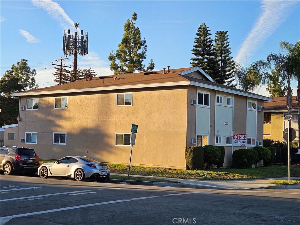 La Habra Condo: 1381 Burwood Street
