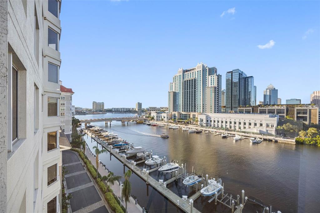 Tampa Condo: 371 Channelside Walk Way