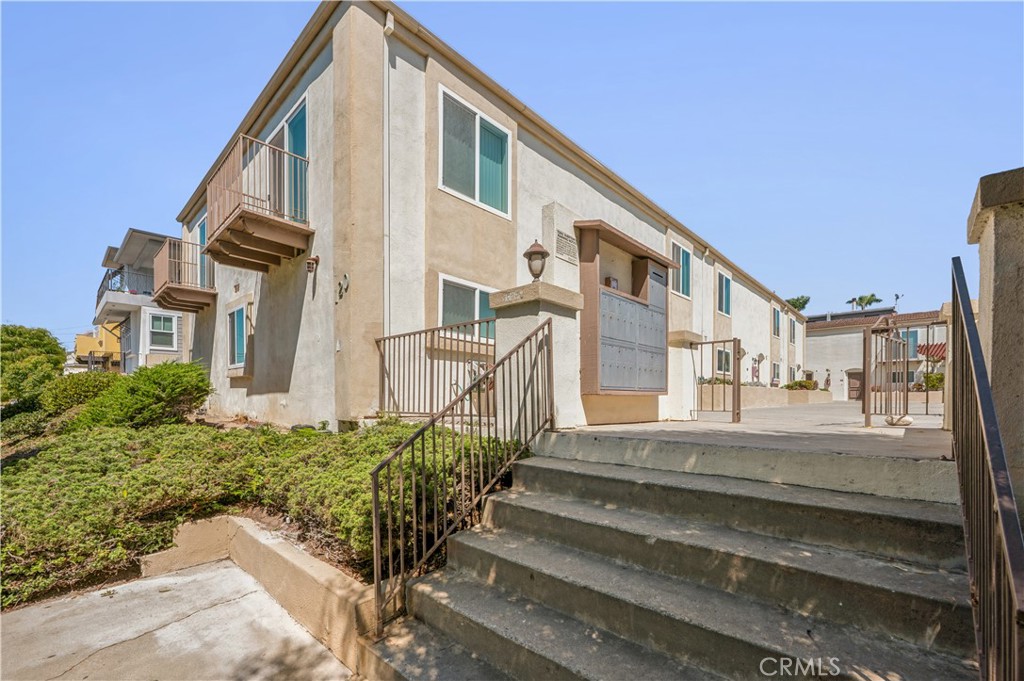 Redondo Beach Condo: 120 South Francisca Avenue