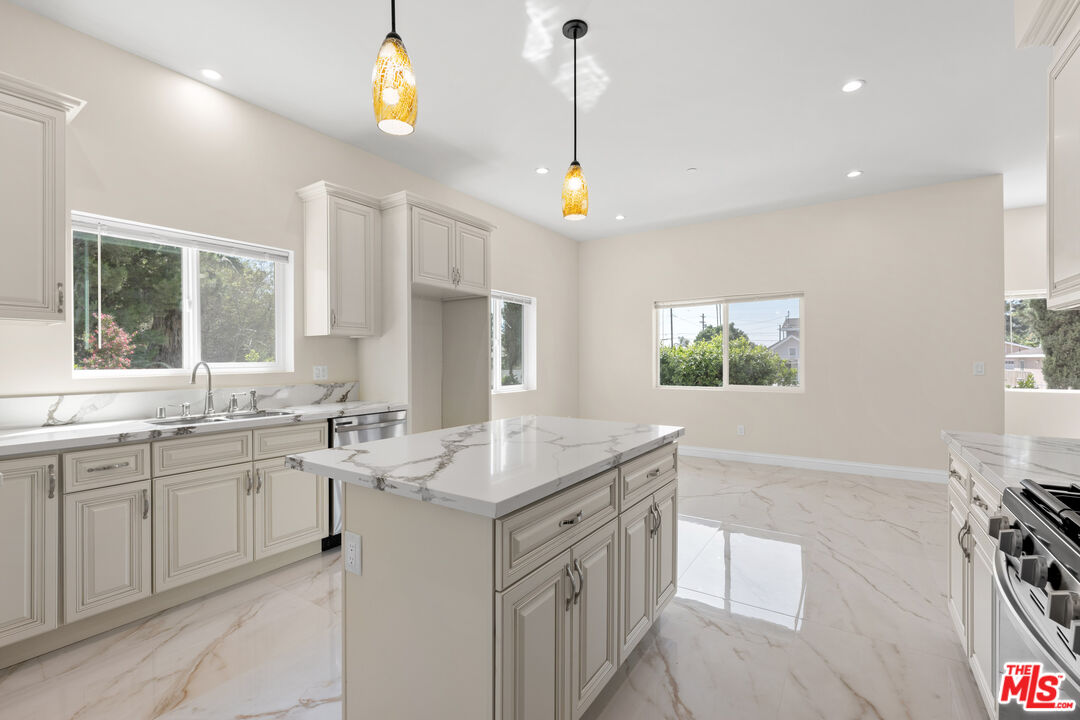 North Hollywood Condo: 11625 Haynes Street