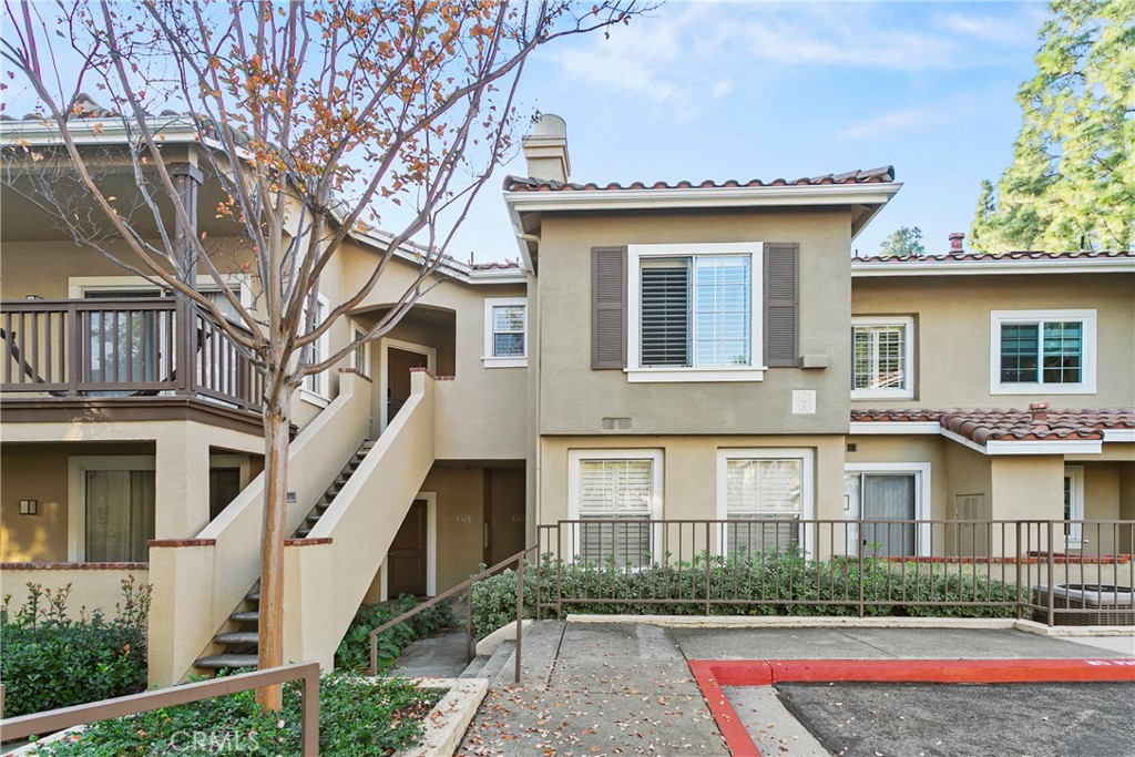 Tustin Condo: 172 Gallery Way