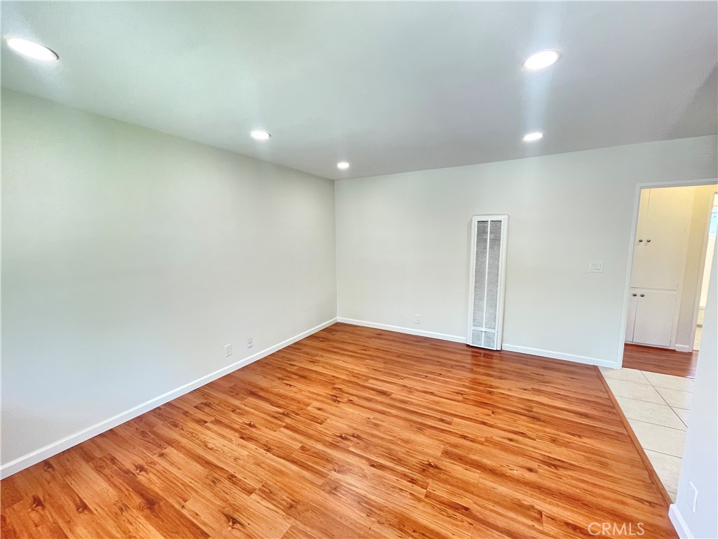 La Crescenta Condo: 3123 Foothill Boulevard