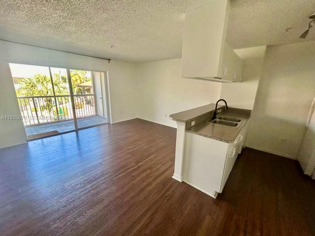 Hollywood Condo: 460 South Park Road