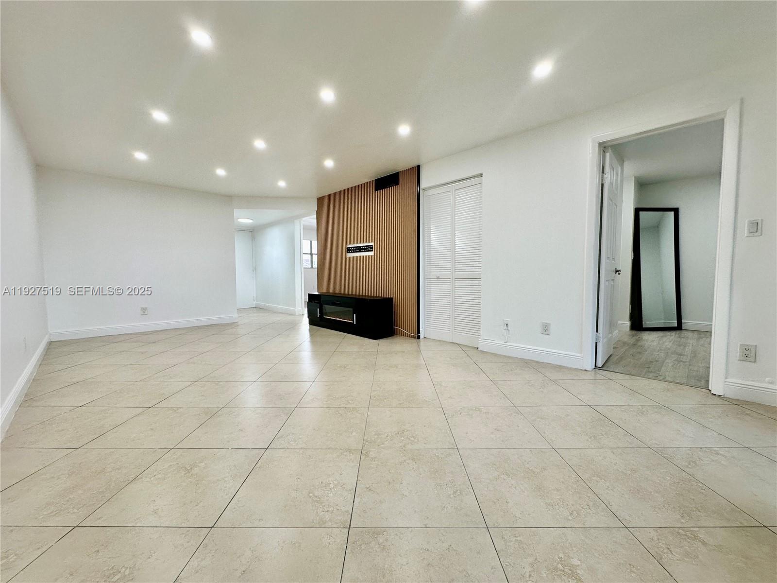 Miramar Condo: 3470 Foxcroft Road