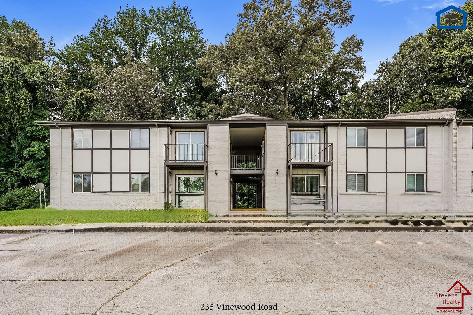 Mcminnville Apartment: 235 Vinewood Rd