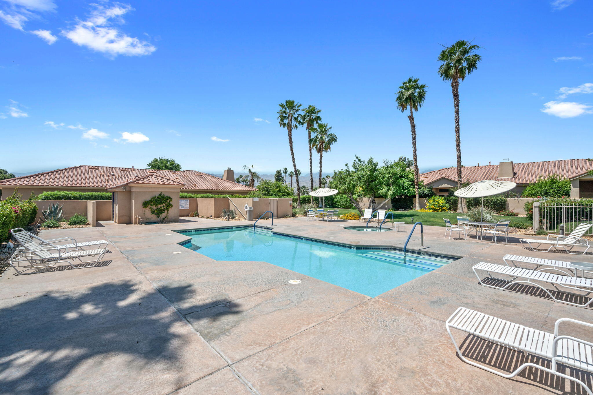 Rancho Mirage Condo: 105 North Kavenish Drive
