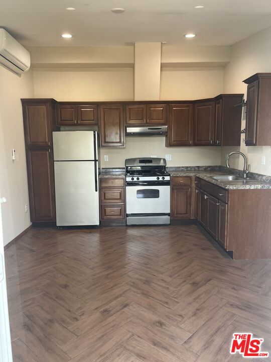 Encino Condo: 16925 Dormie Place