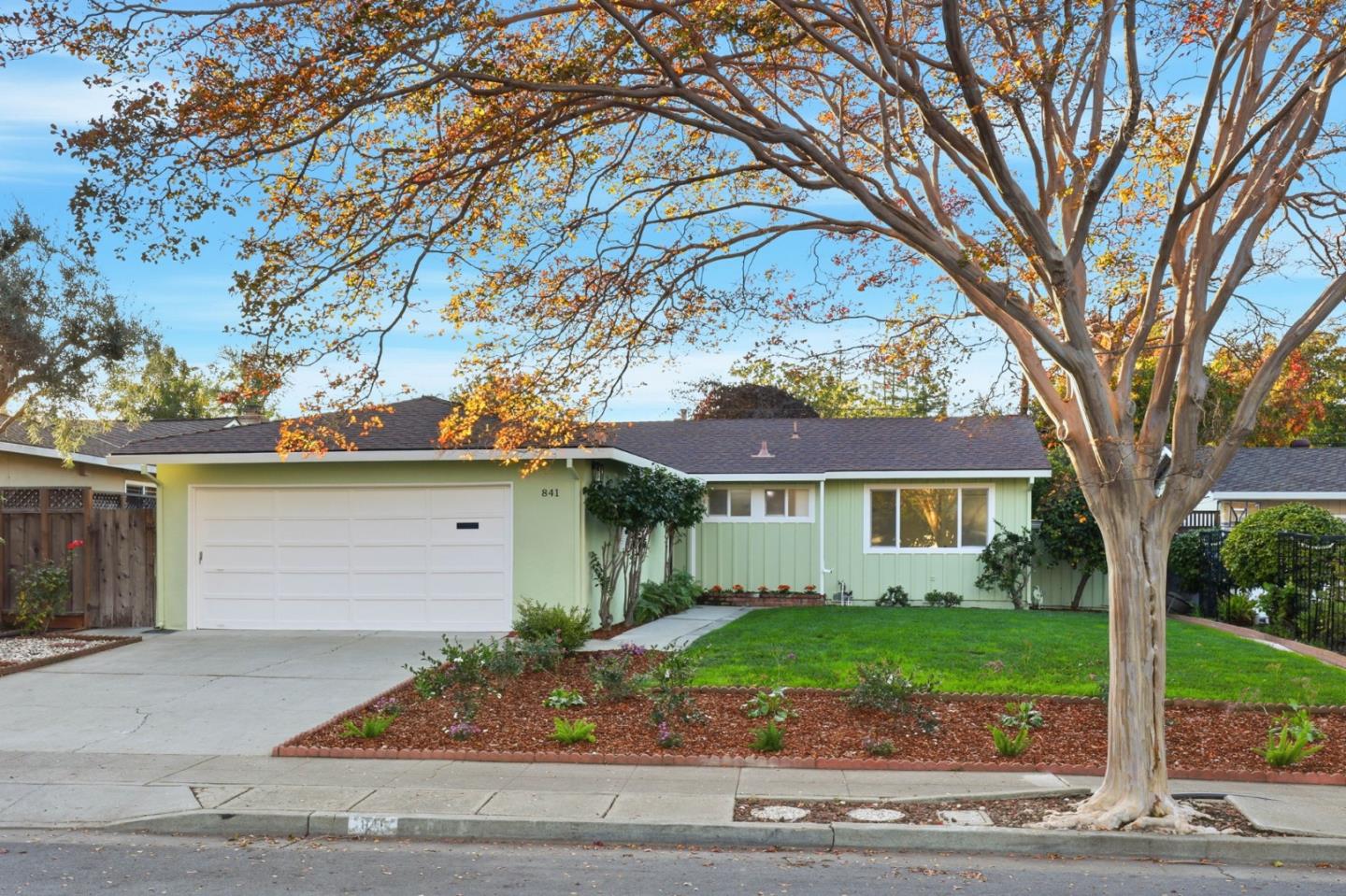 Sunnyvale Condo: 841 Nectarine Avenue