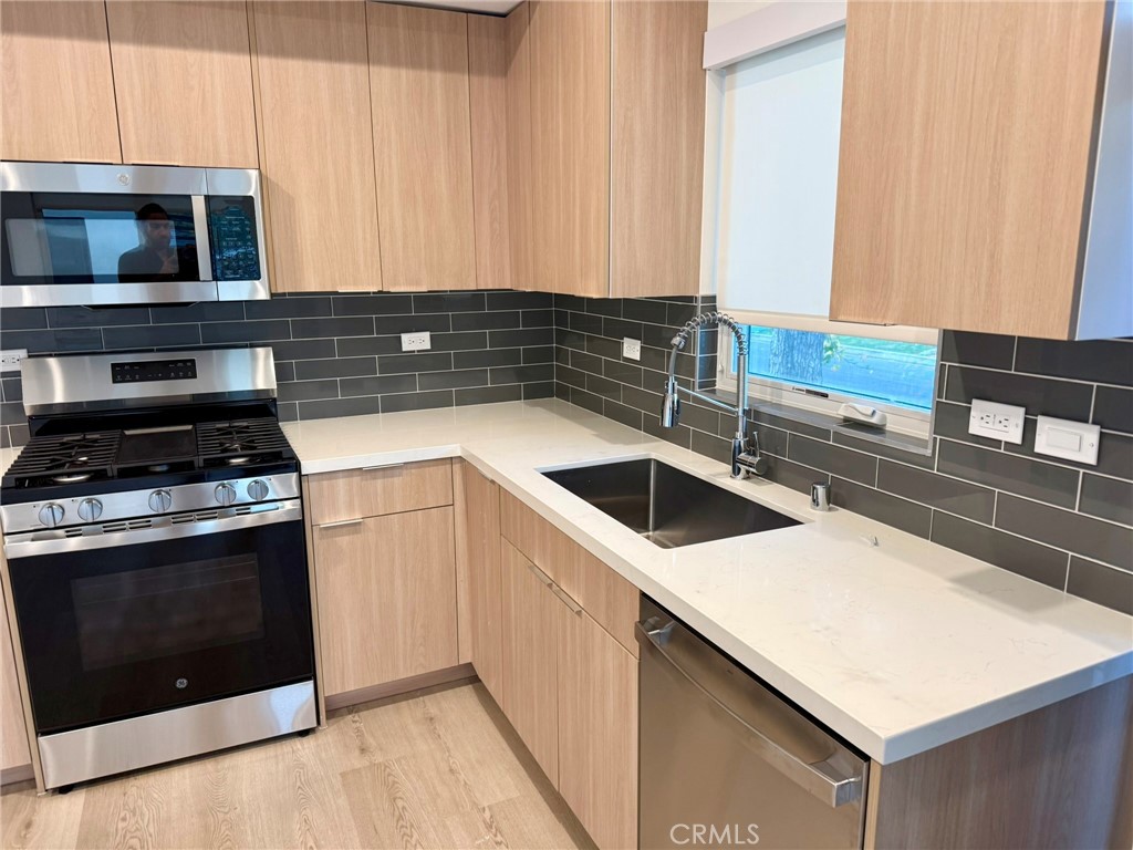 Encino Condo: 5974 Jamieson Avenue