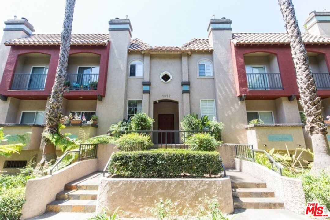 Los Angeles Condo: 1957 North Bronson Avenue